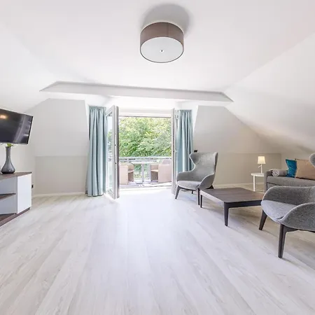 Seeblick Mit Kamin 아파트 부스트로우